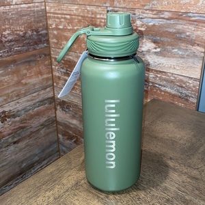 Lululemon back to life sport water bottle 32oz
